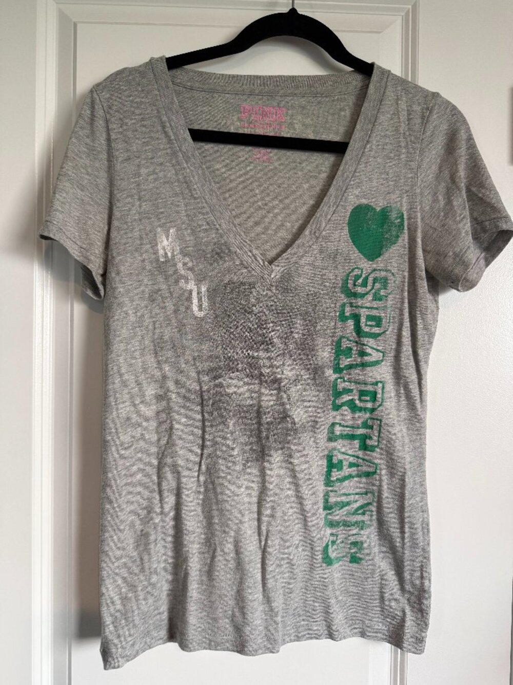 VS PINK Michigan State Spartans V-Neck T-Shirt Medium Gray MSU Sparty Graphic